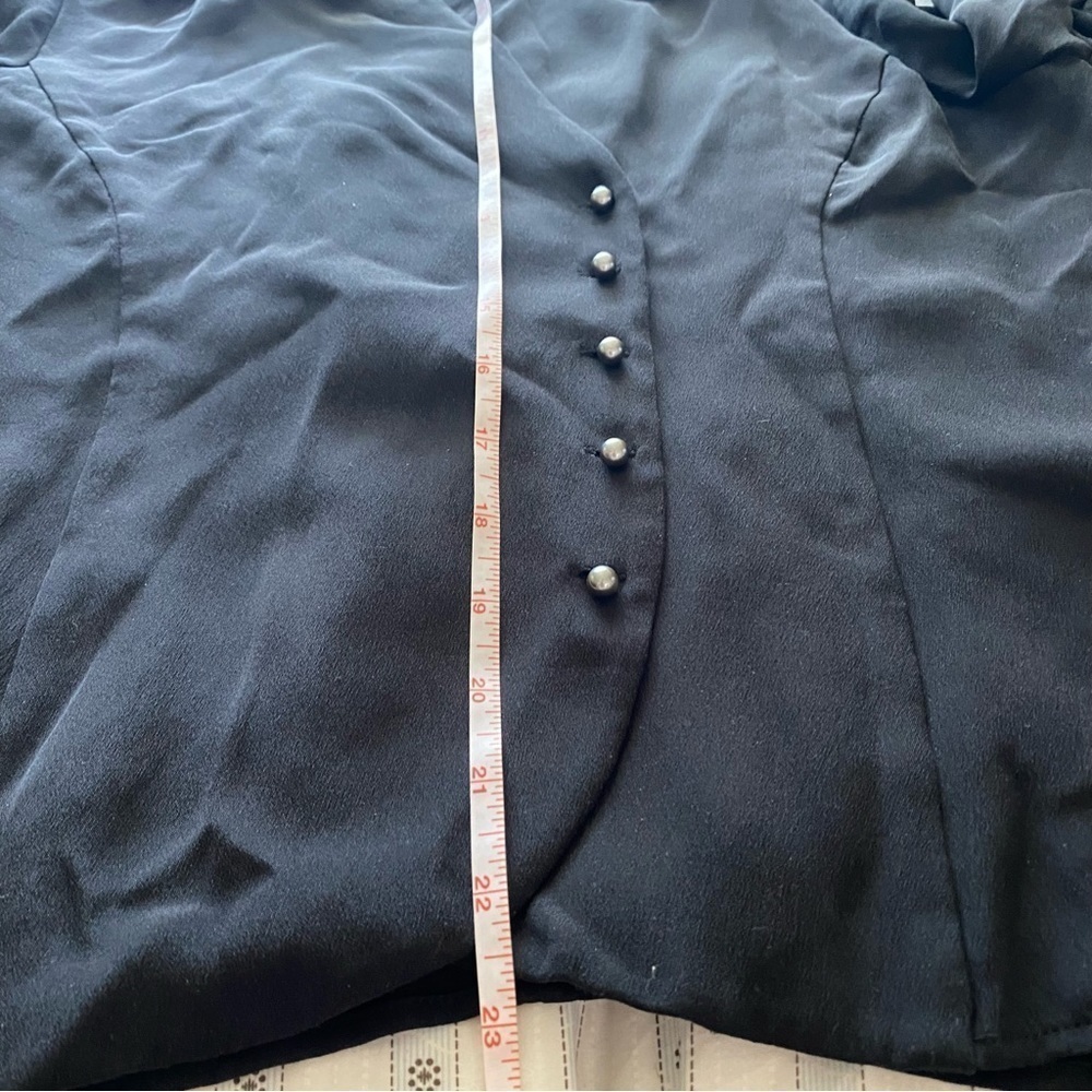 Ralph Lauren 100% Silk blouse silver buttons shirt long sleeve v neck size 4 - Picture 8 of 8